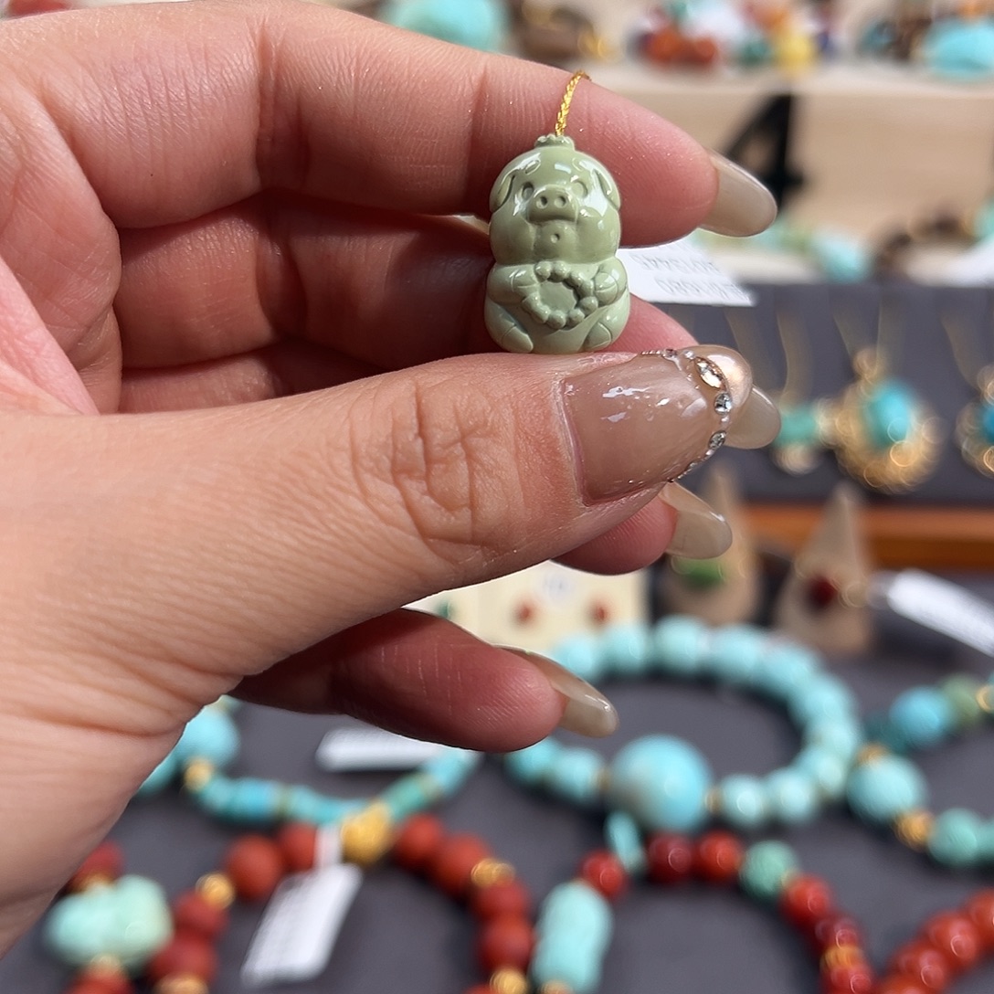 绿松石未镶嵌把件可爱小猪配饰