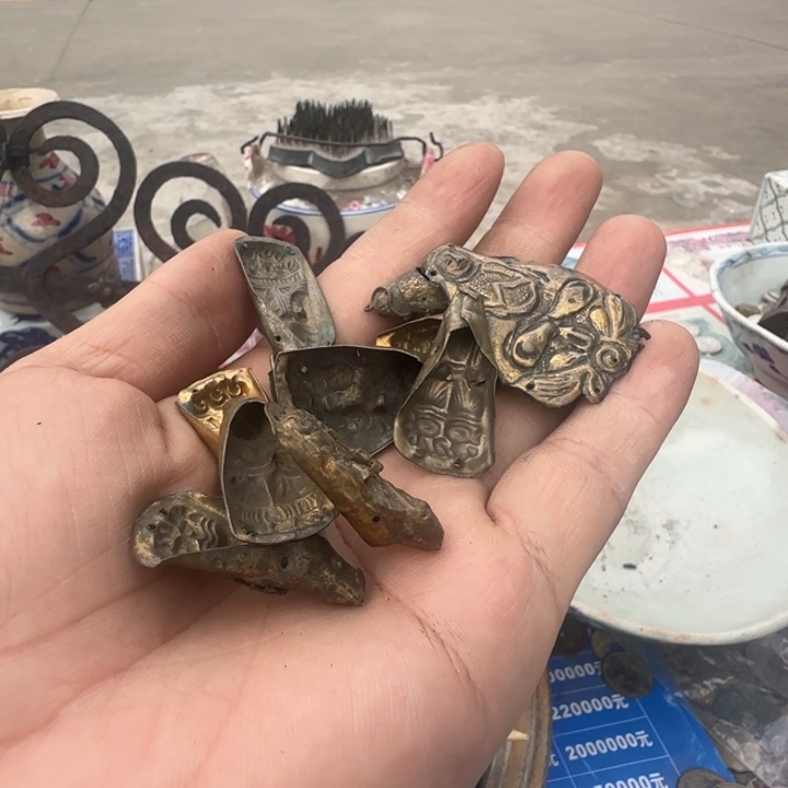 慢***光铜铁合金类废旧金属制品