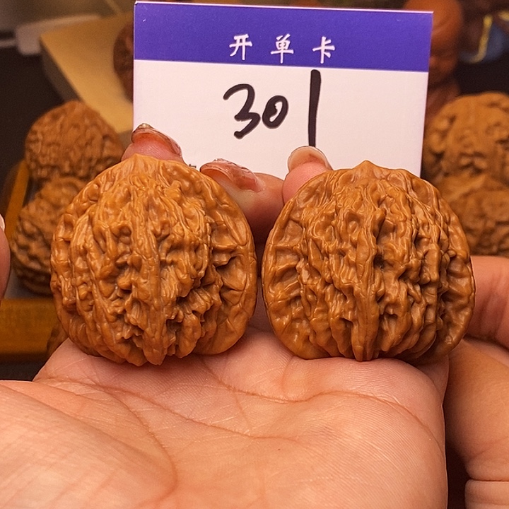 鑫***郎桃核吊坠虎头41无刀痕s