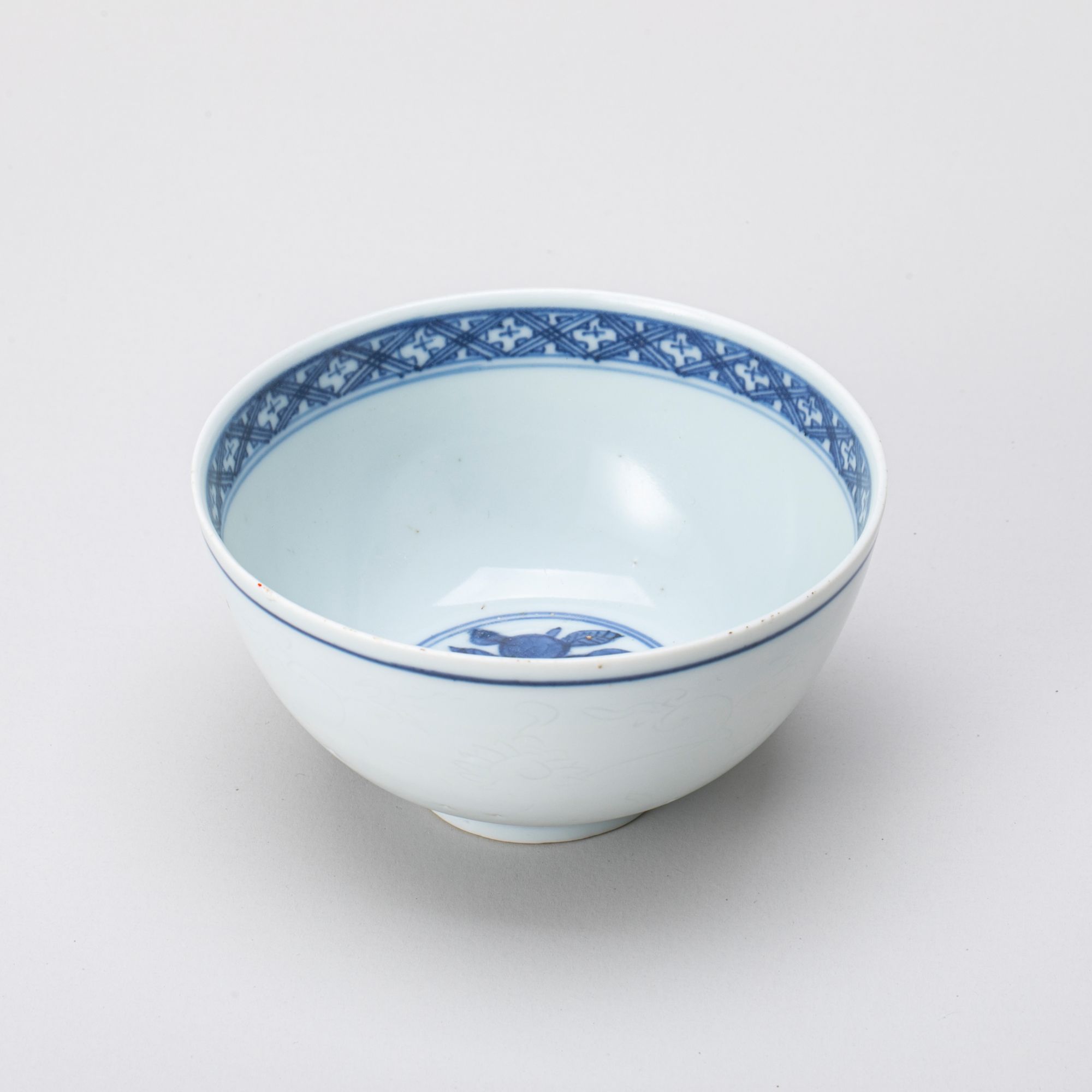 【拍卖】4、明晚期  青花花鸟暗刻花卉纹碗