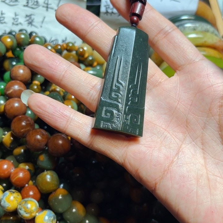 岫岩河磨玉（透闪石质玉）颈饰未镶嵌