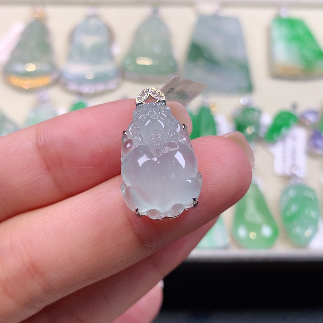 翡翠18K金镶嵌颈饰缅甸天然a货翡翠