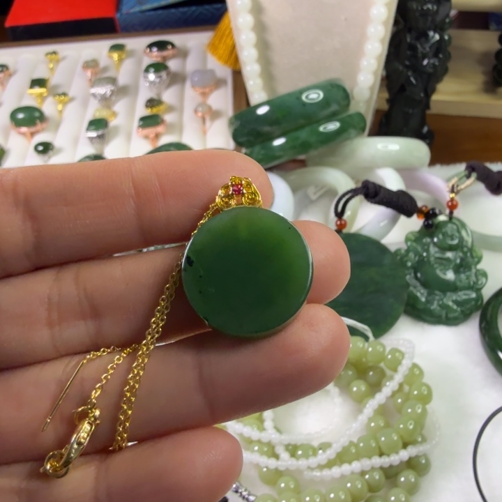 赏****和田玉（糖玉）未镶嵌颈饰圆无事牌