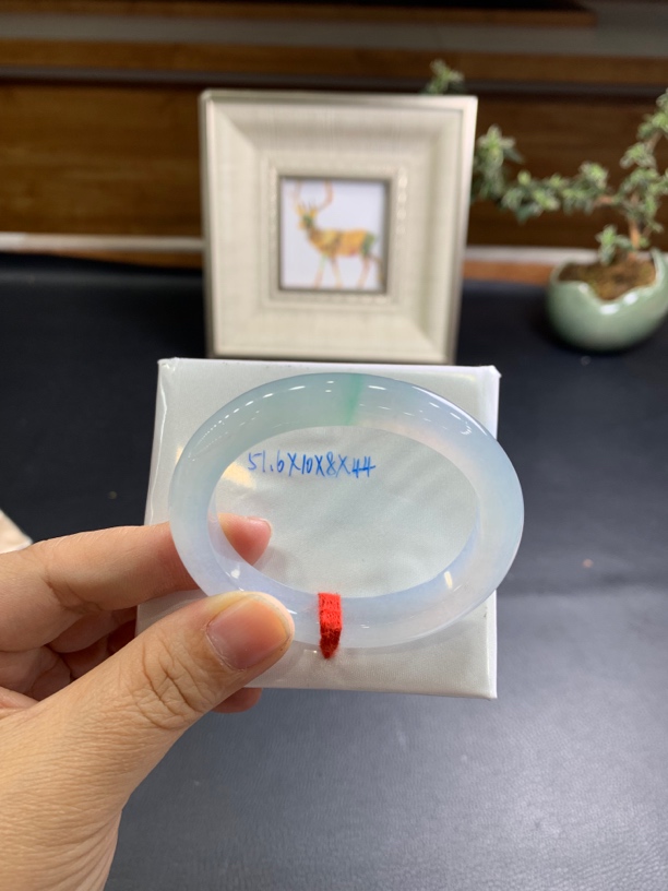 天然翡翠冰胶金丝绿贵妃
