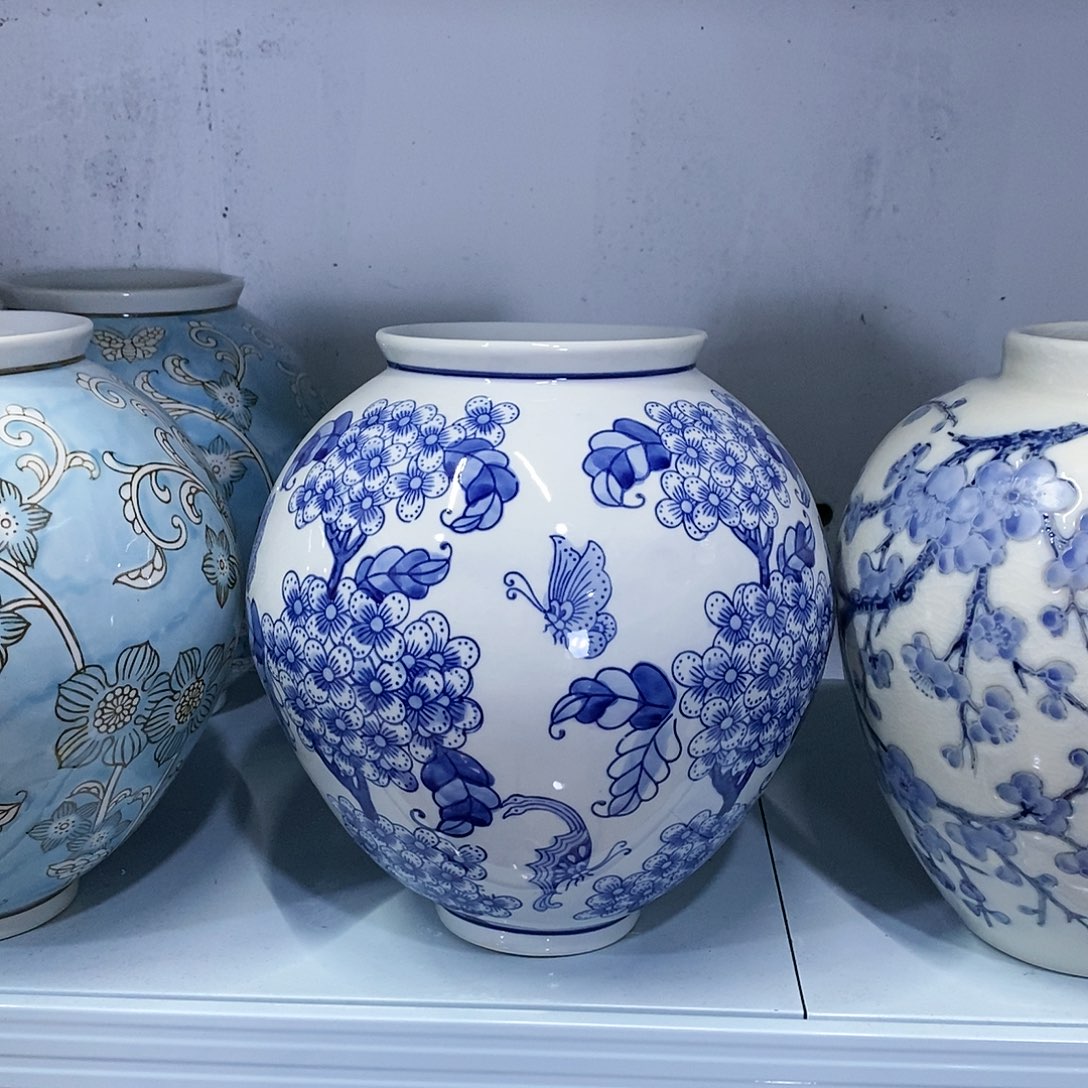 【闪购商品】摆件大肚瓶瓷器………………………………