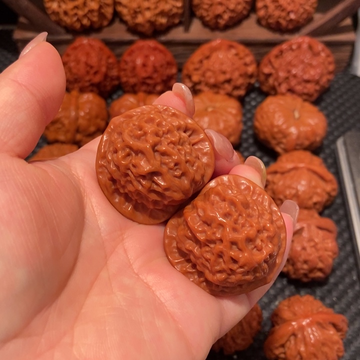 K***n文玩核桃把件36.6尺寸瓷娃娃2069