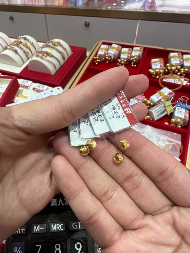 时尚足金999卡6猫眼 4颗