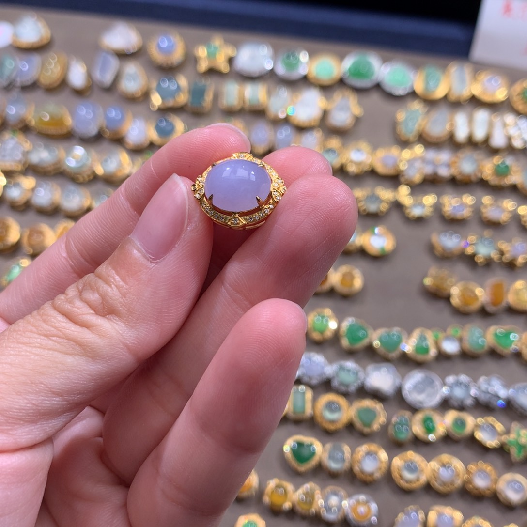 哈***吖翡翠18K金镶嵌颈饰翡翠