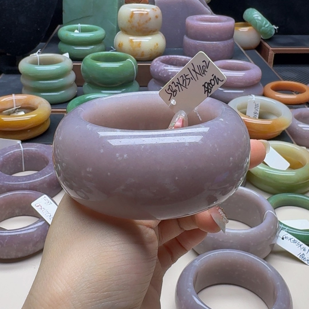 欧***酱石英质玉未镶嵌手镯