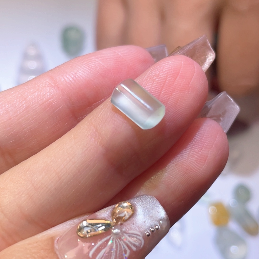 翡翠颈饰未镶嵌裸石