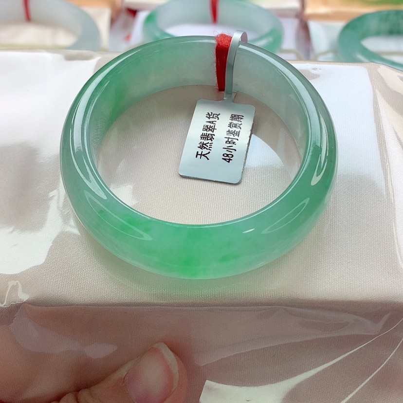 【闪购商品】翡翠手镯（贵妃镯）未镶嵌保*～分单2A