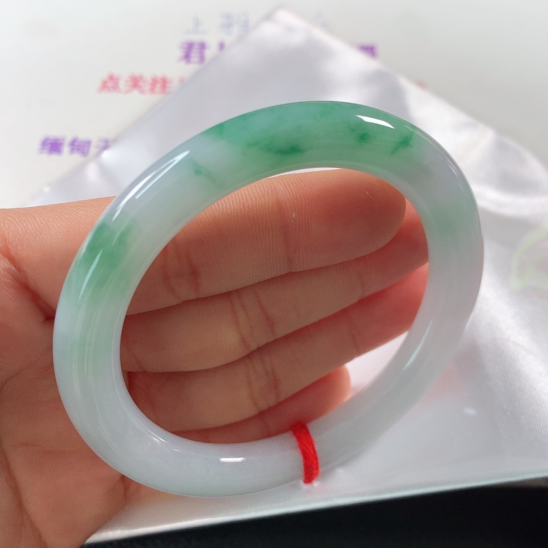 翡翠手镯未镶嵌 圆条⑨⑨