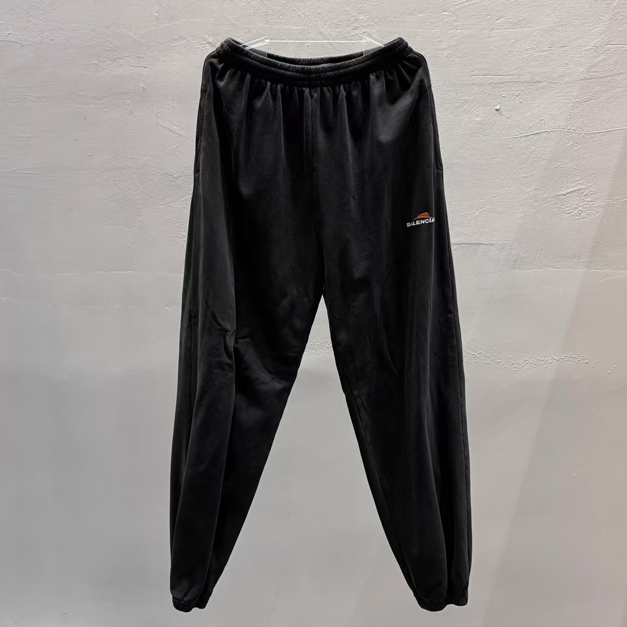 95新 Balenciaga/巴黎世家 黑色刺绣虎年logo卫裤/S码/Sw23688