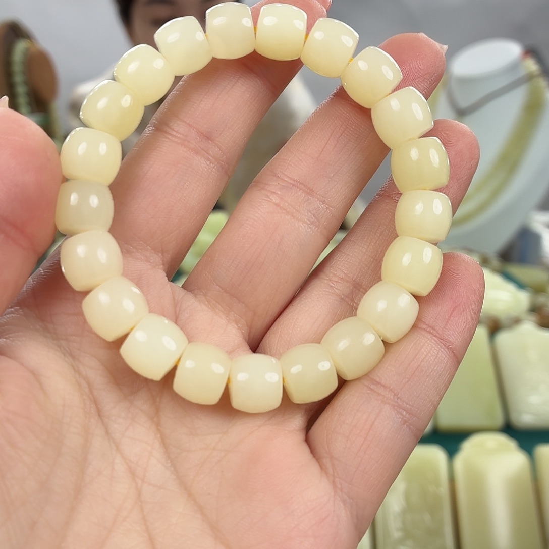 周***画和田玉（黄玉）未镶嵌手串直切卡10