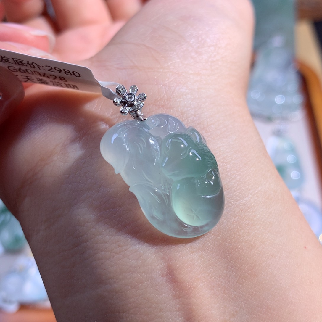 翡翠颈饰18K金镶嵌九尾灵狐聪明伶俐提升魅力招桃花