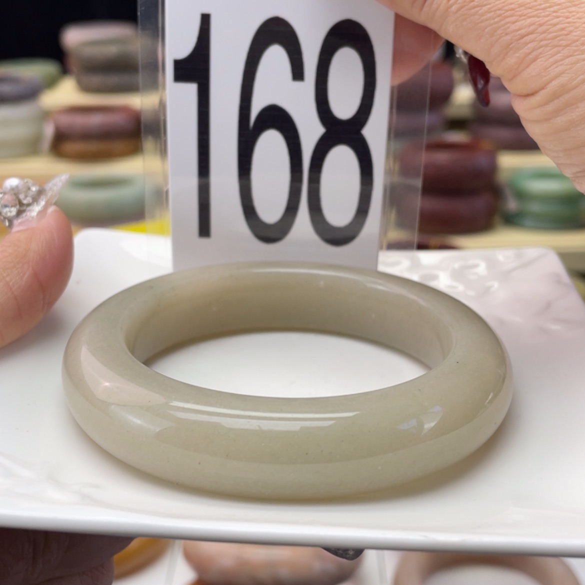 【闪购商品】石英质玉手镯未镶嵌