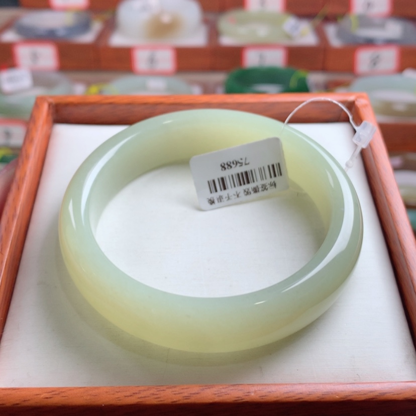 【闪购商品】和田玉手镯未镶嵌57.4