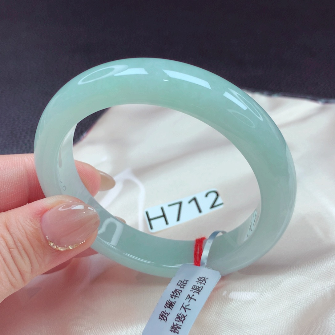 翡翠手镯未镶嵌手镯88