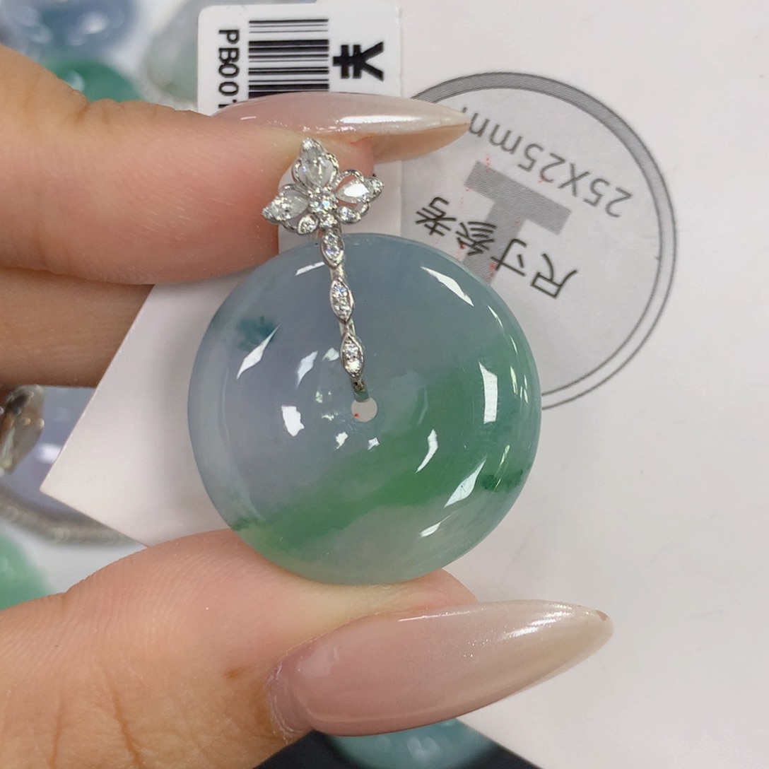 颈饰18K金镶嵌翡翠