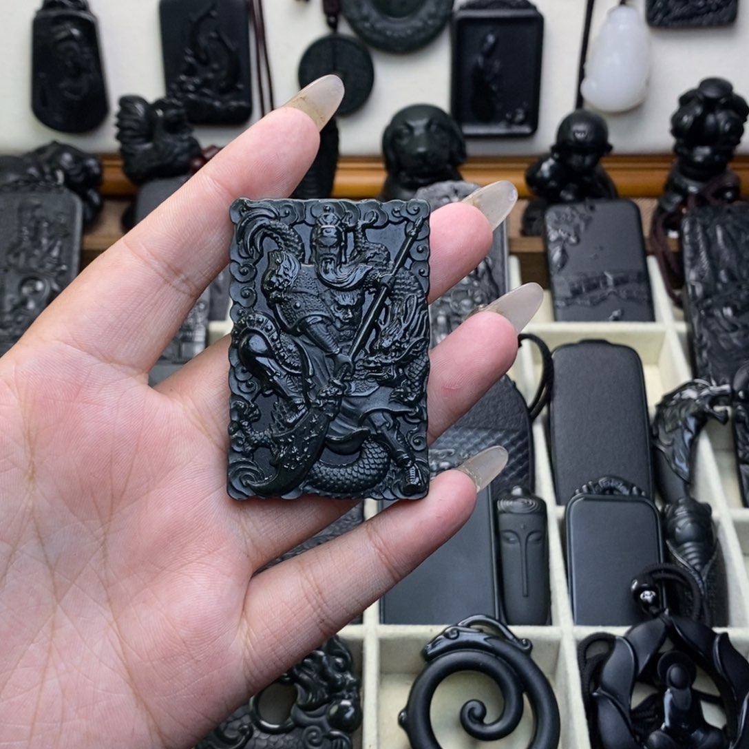 ****.和田玉未镶嵌颈饰