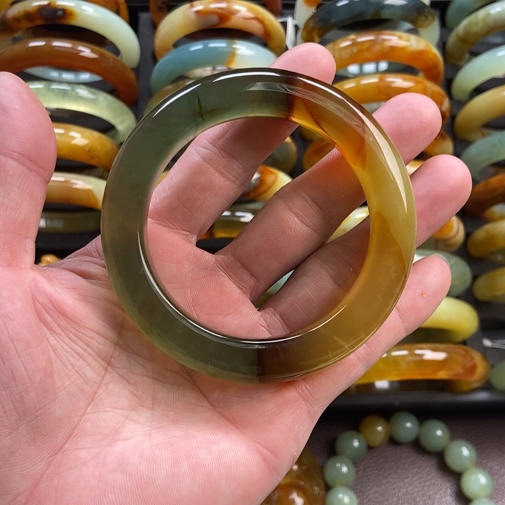 蛇纹石玉手镯未镶嵌花*