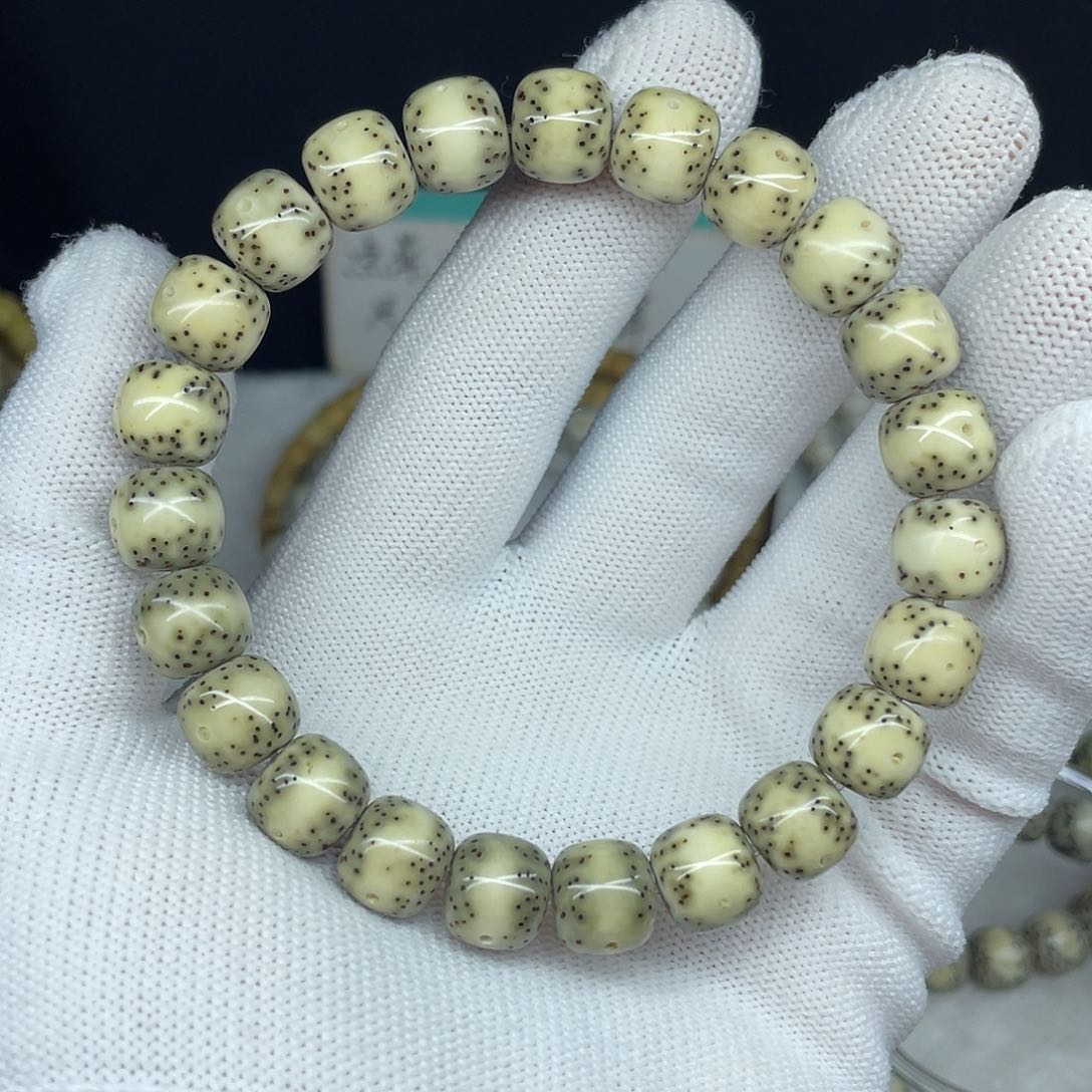 星月菩提手串九*10-9，通体