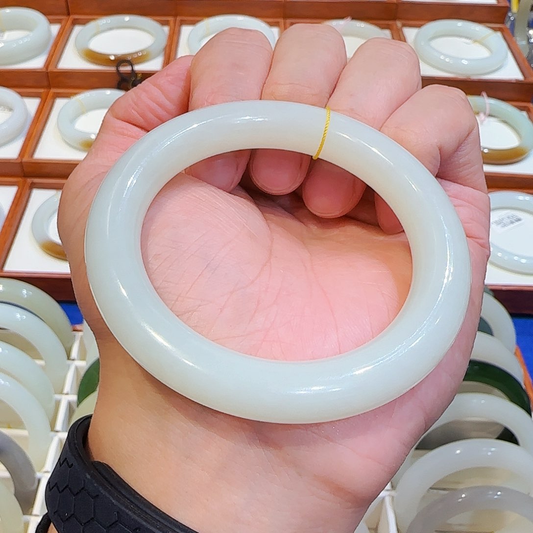 和田玉手镯未镶嵌且末暖白胖圆56 57 58