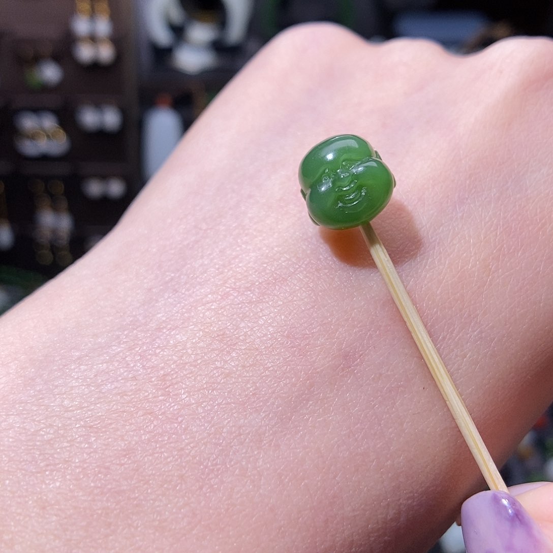 和田玉挂件未镶嵌再****?