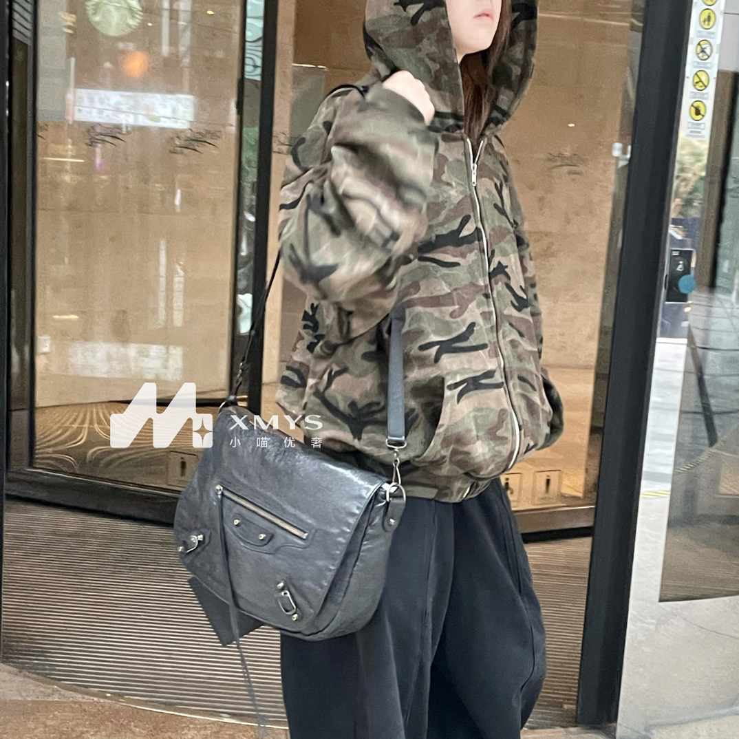 95新 Balenciaga/巴黎世家 黑色古铜钉机车包邮差斜挎包