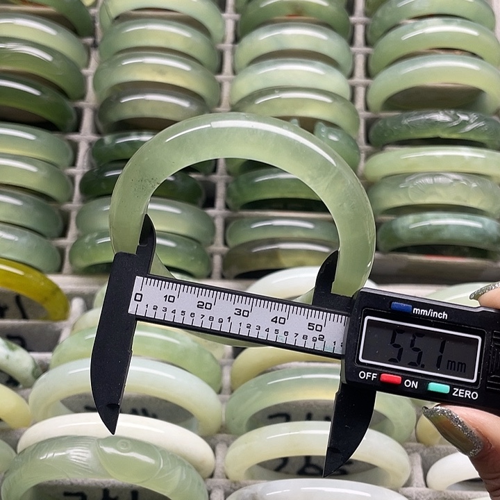 蛇纹石玉未镶嵌手镯242