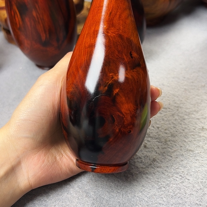 致*和老挝大红酸枝花瓶一个