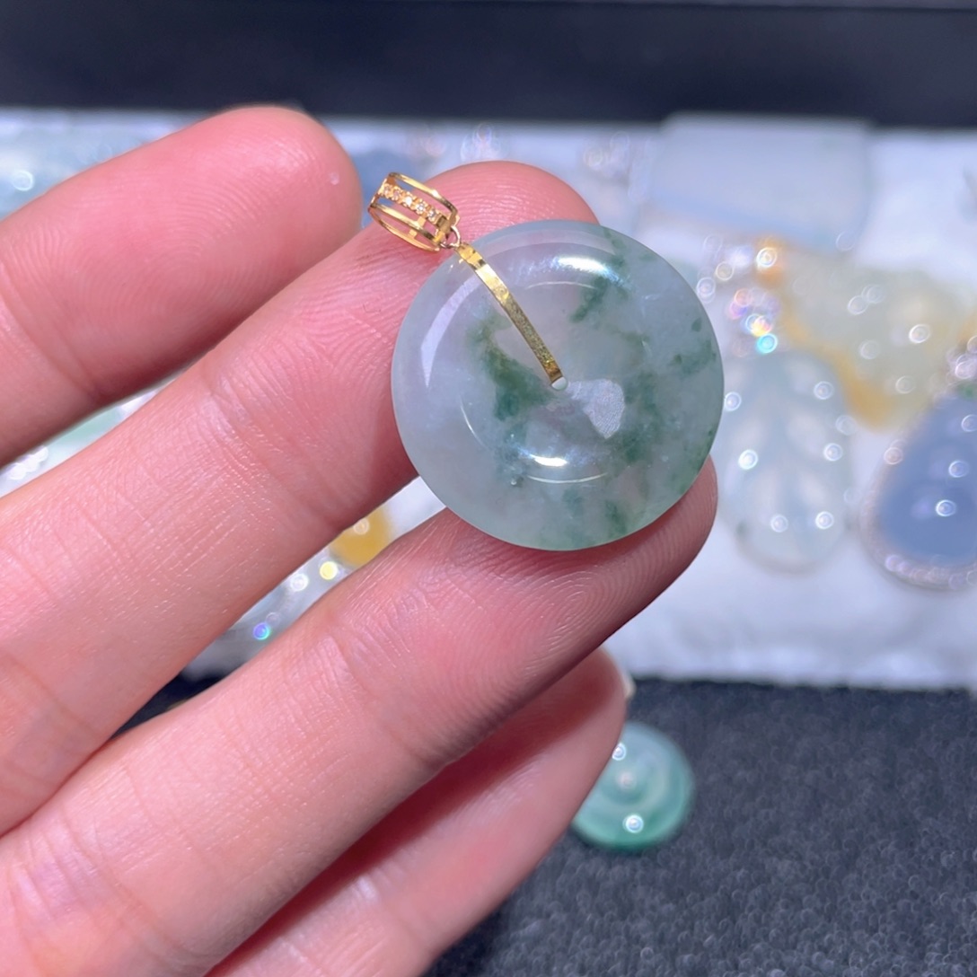 颈饰18K金镶嵌翡翠翡翠