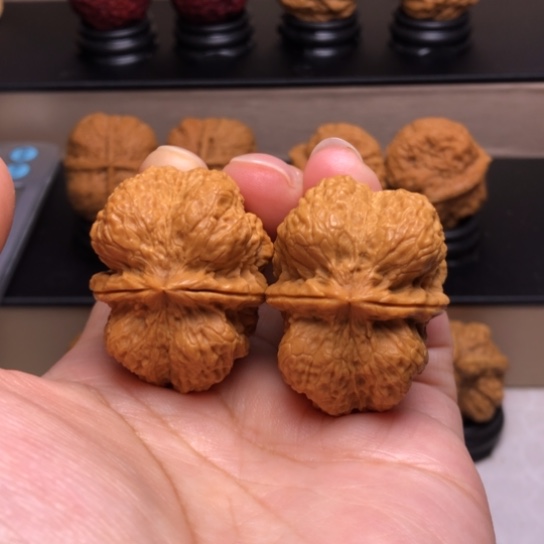 文玩核桃把件霸王龙脊54