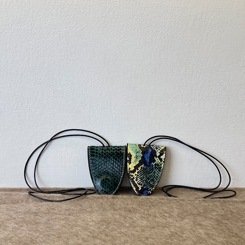 CaitinKaie轻奢----蛇皮眼镜夹1740磁吸便携眼镜收纳包挂脖墨镜包