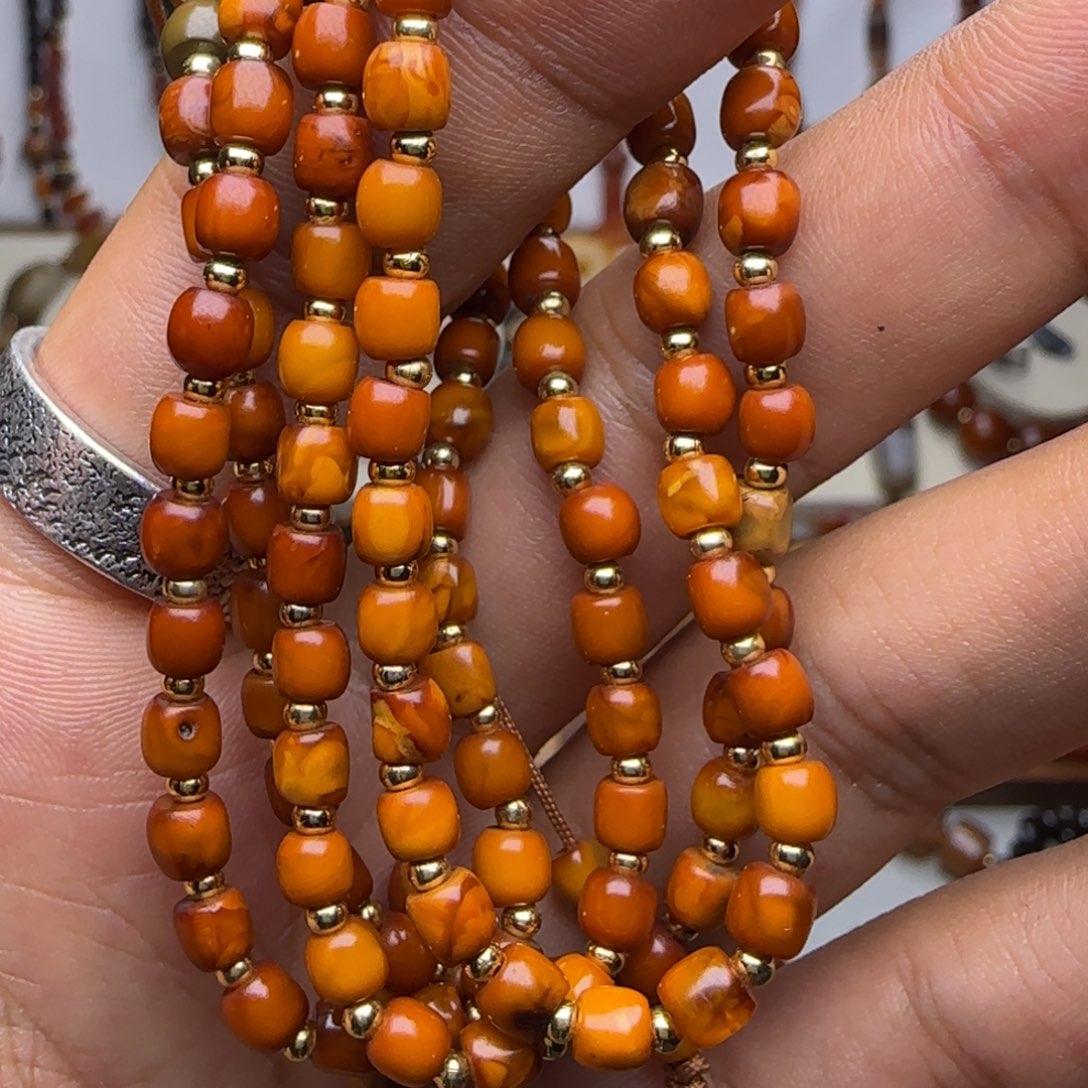 琥珀裸石未镶嵌cyycufugvuugguv