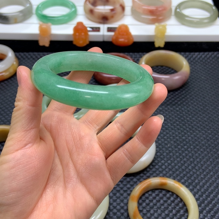 石英质玉未镶嵌手镯