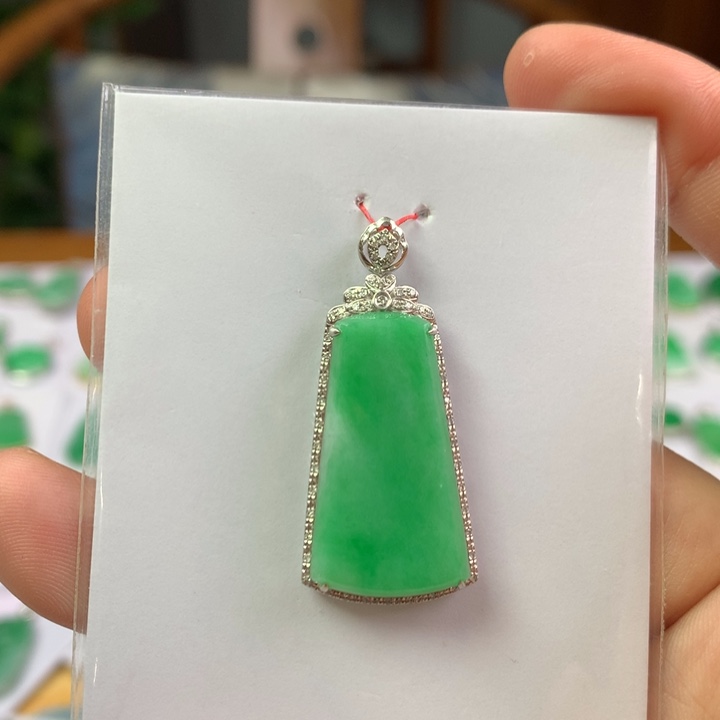 翡翠18K金镶嵌颈饰翡翠吊坠