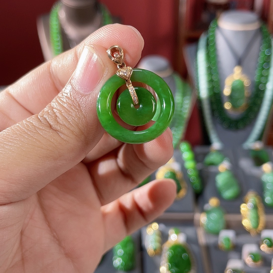 和田玉（碧玉）18K金镶嵌颈饰