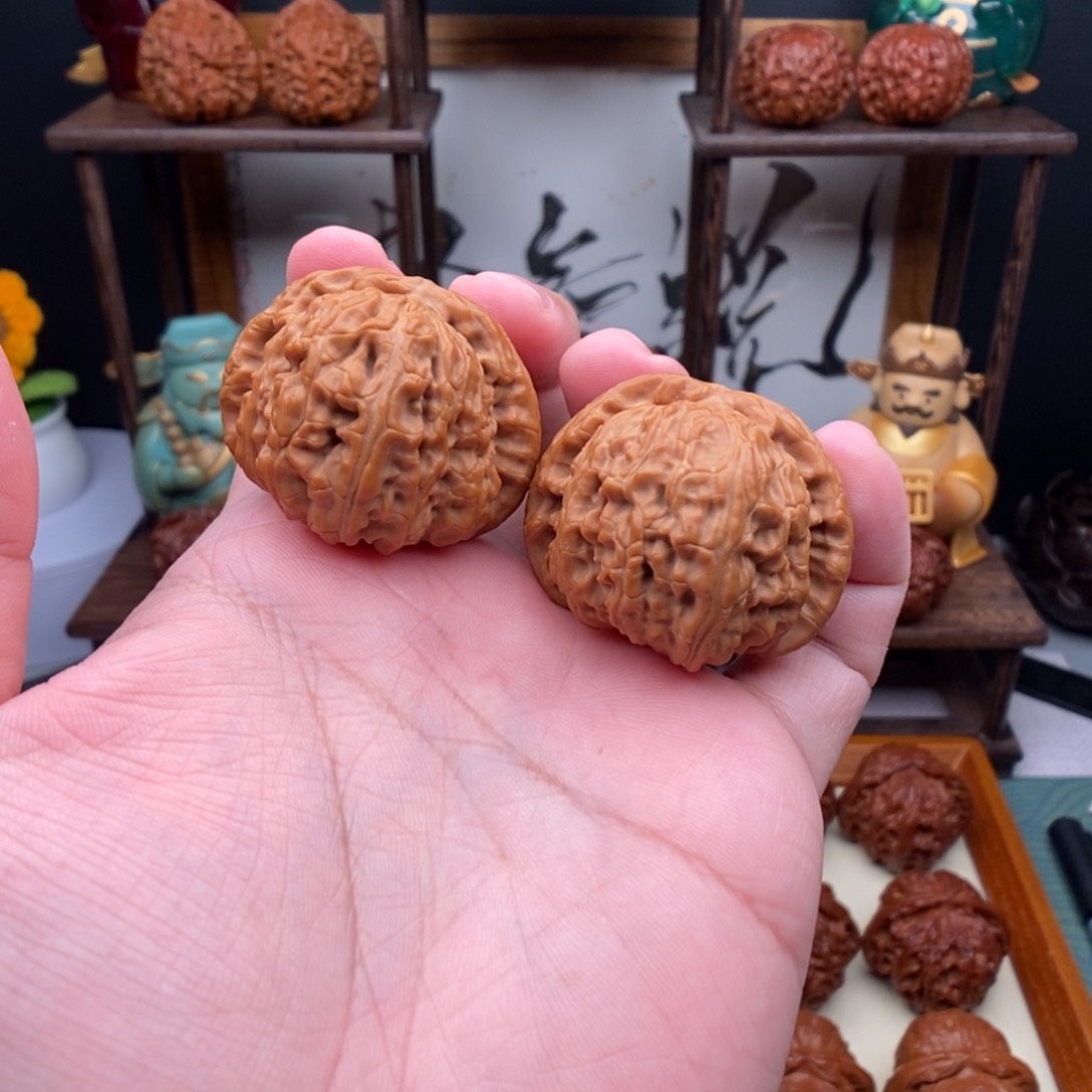 文玩核桃吊坠42尺白狮子【顺丰到付】