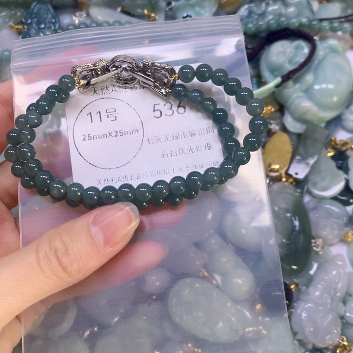 翡翠颈饰9K金镶嵌翡翠