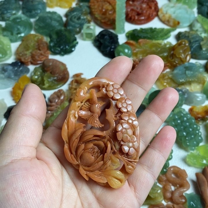蛇纹石玉颈饰未镶嵌
