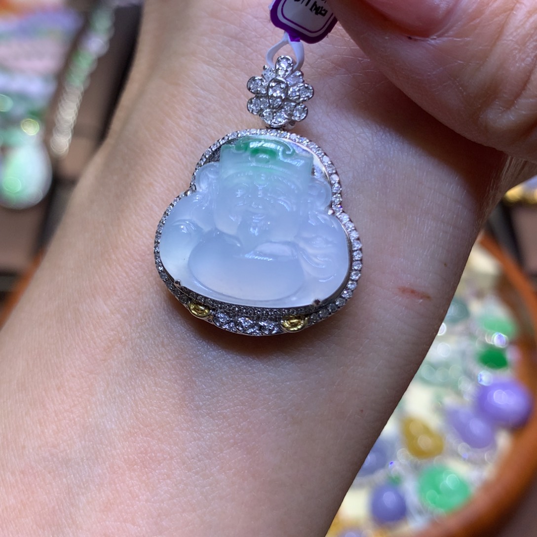 翡翠18K金镶嵌颈饰