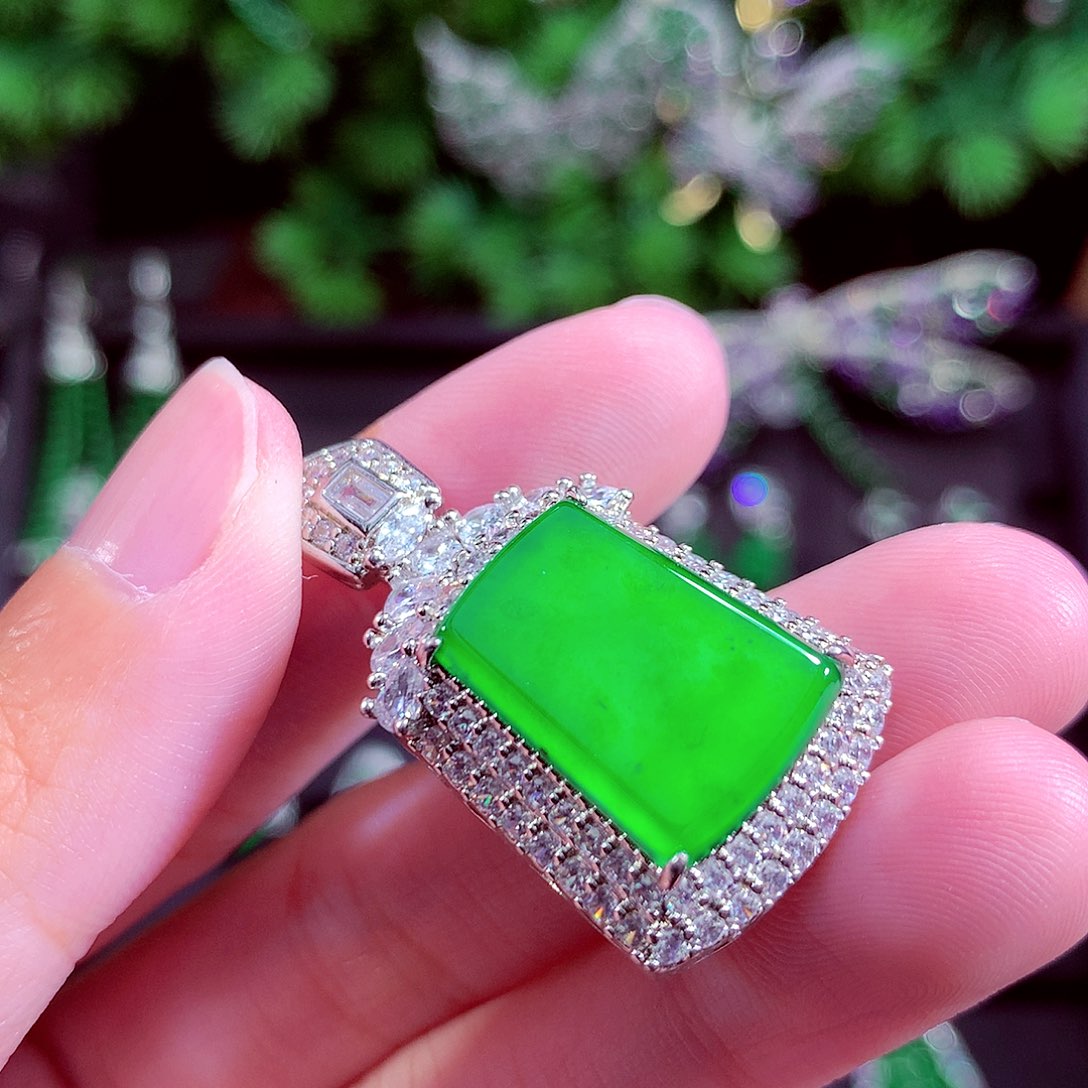 颈饰未镶嵌翡翠天然