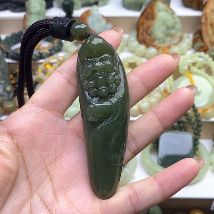 透闪石质玉未镶嵌把件