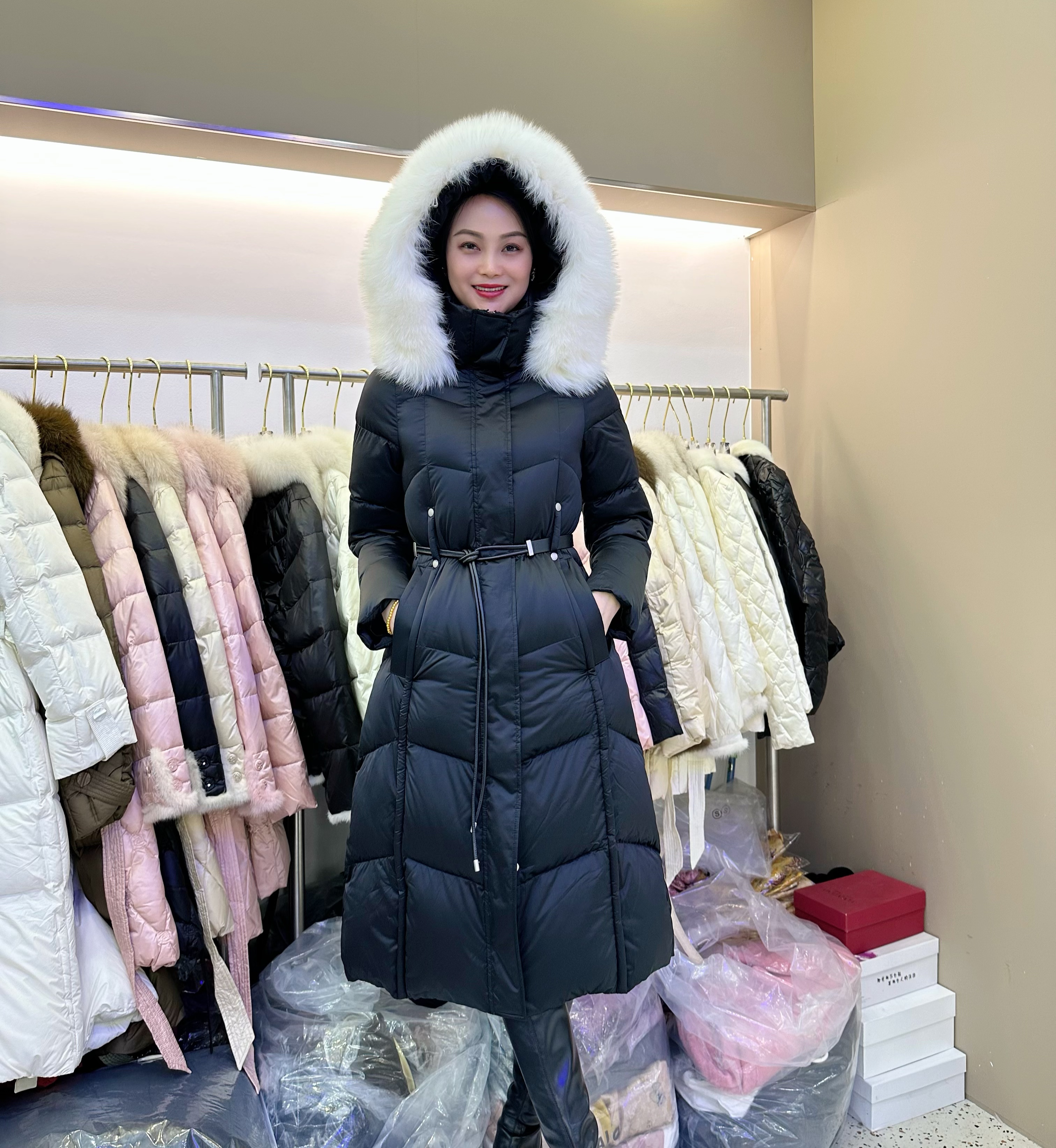 2025高端狐狸毛领连帽显瘦加厚保暖过膝羽绒服