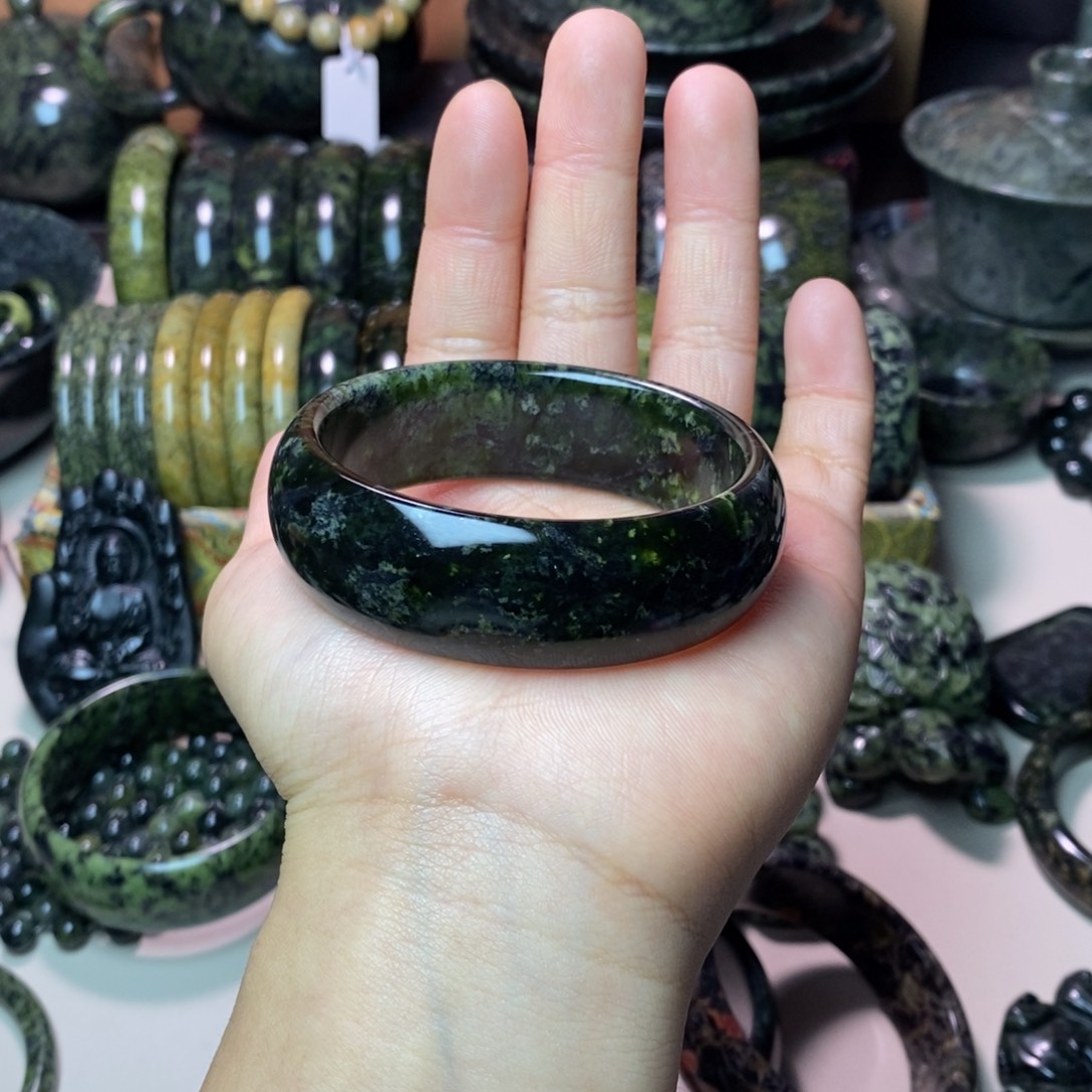 蛇纹石玉未镶嵌项链