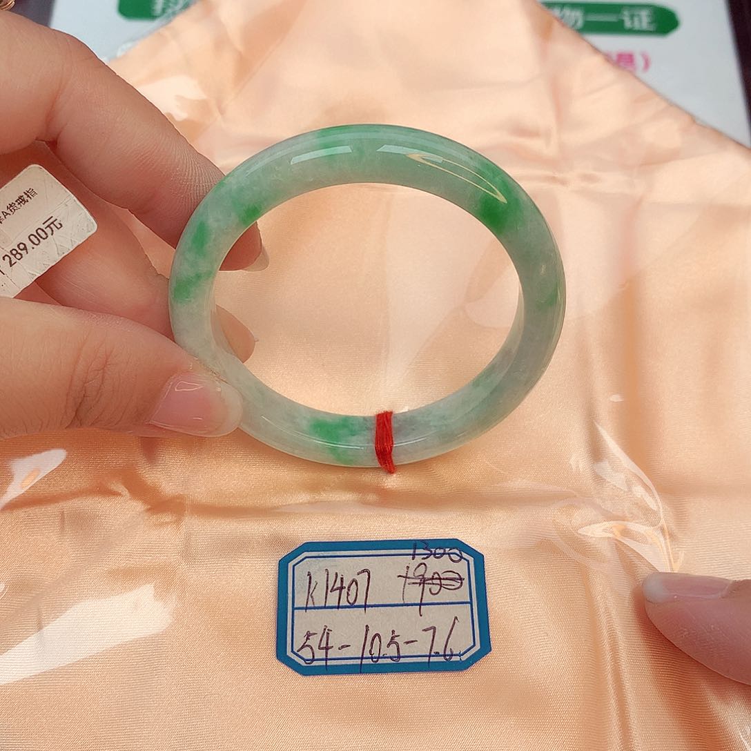 翡翠手镯未镶嵌缅甸翡翠