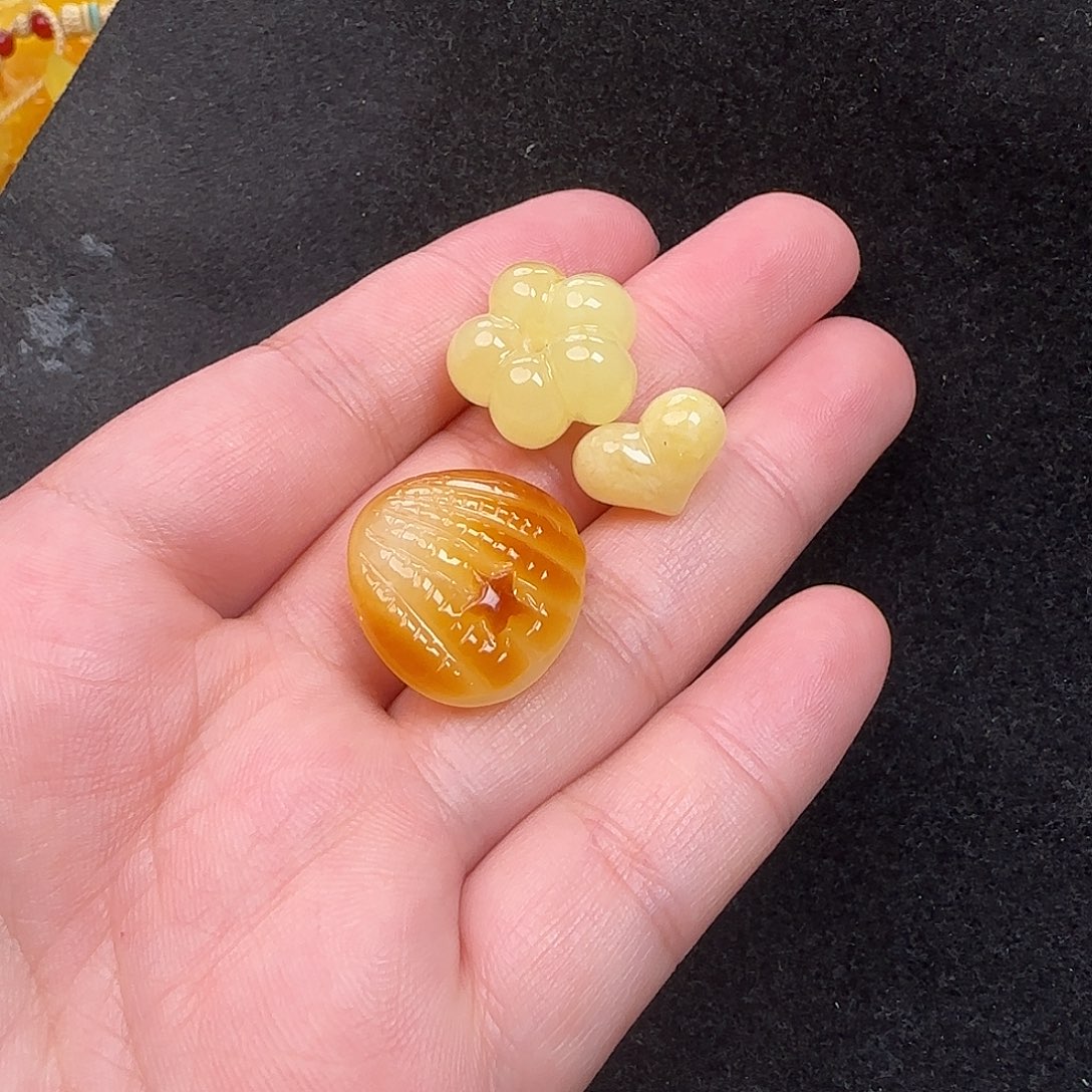 蜜蜡未镶嵌珠宝奇石4.7