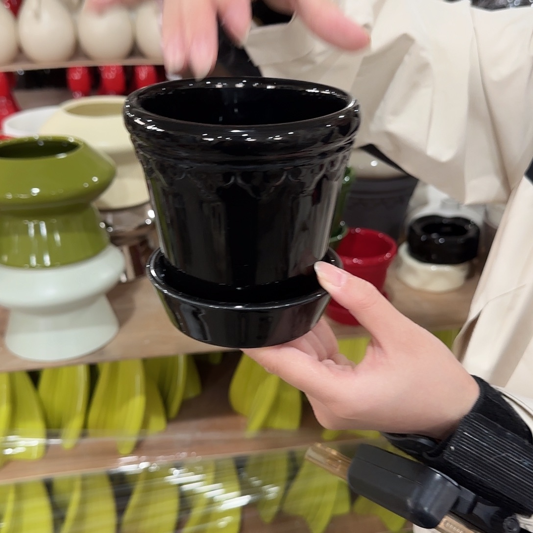 b4黑色带托花盆花盆花盆