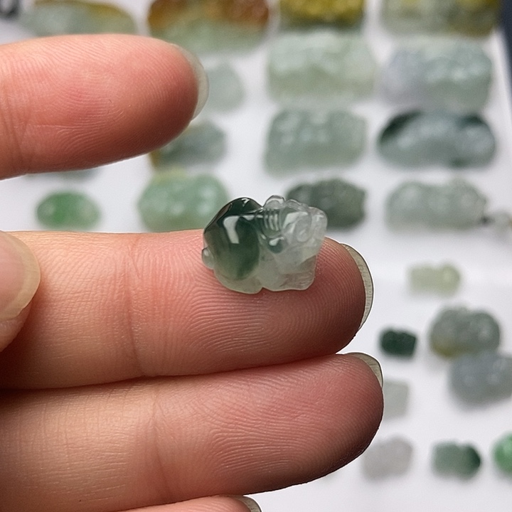 翡翠未镶嵌颈饰老蓝水